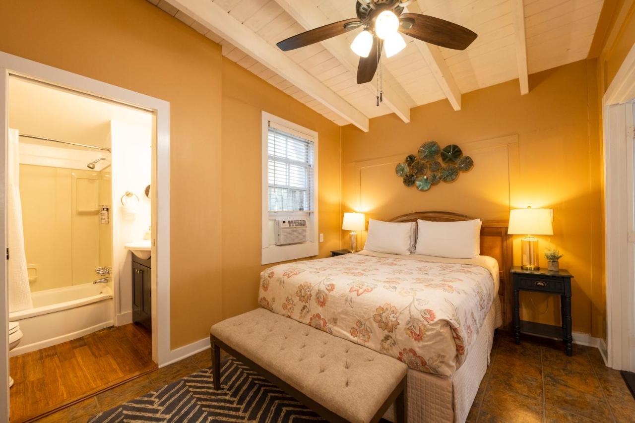 Two Bedroom Pool-Side Queen Villa