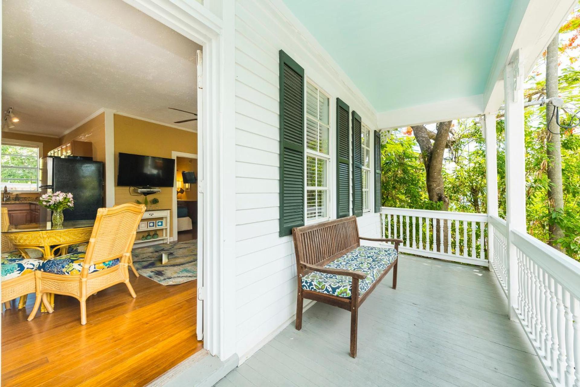 Deluxe One Bedroom Villa Private Deck