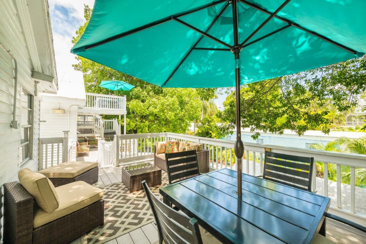 Deluxe One Bedroom Villa Private Deck