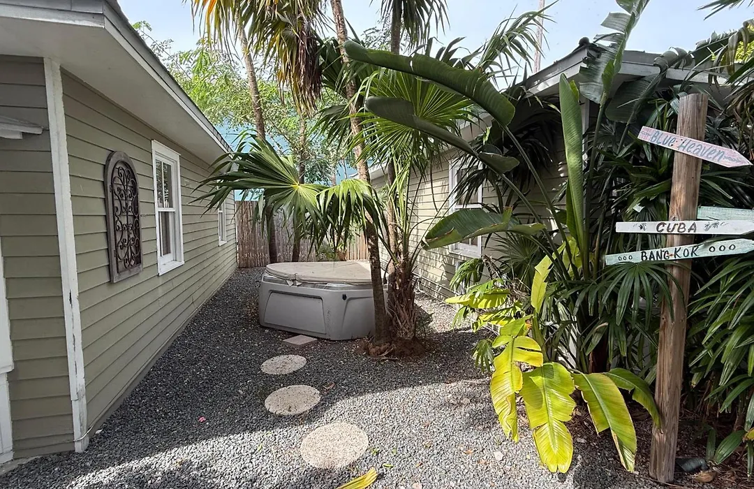 Ibis Suite | Bright Hideaway, Hot Tubs, Steps From Duval!-1