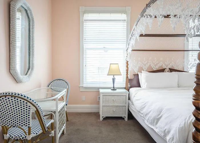 Classic King With Balcony At Curry Mansion Key West